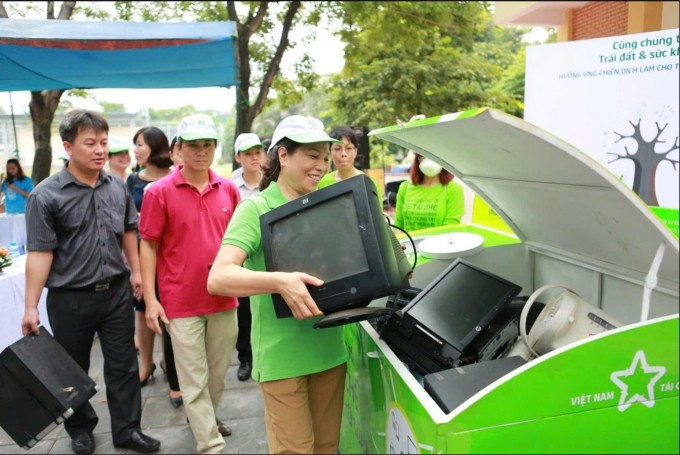 Người dân gom rác điện tử tại một sự kiện của Việt Nam Tái Chế. Ảnh: VNTC Người dân gom rác điện tử tại một sự kiện của Việt Nam Tái Chế. Ảnh: VNTC