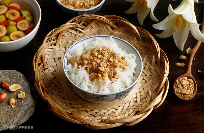 Tiêu thụ nhiều cơm trắng có thể làm tăng nguy cơ mắc mỡ máu cao. Ảnh minh họa: Bùi Thủy