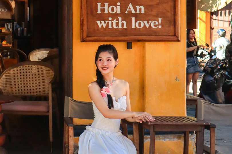 Những bức nhà tường vàng đặc trưng tại Hội An, tháng 8/2024. Ảnh: Linh Huỳnh.