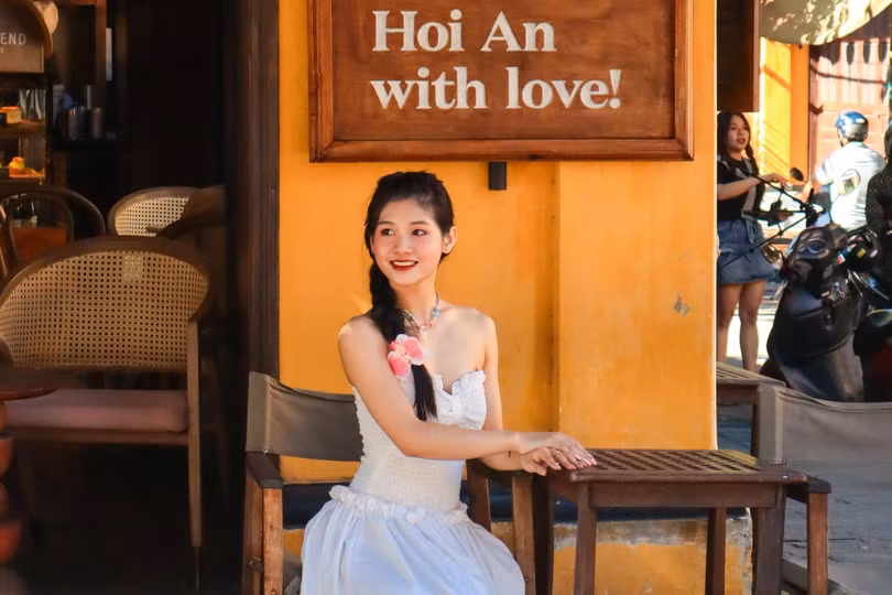 Những bức nhà tường vàng đặc trưng tại Hội An, tháng 8/2024. Ảnh: Linh Huỳnh.