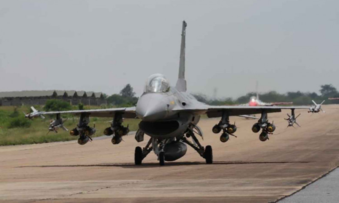 Tiêm kích F-16 Thái Lan tại tỉnh Nakhon Ratchasima trong ảnh đăng năm 2024. Ảnh: Không quân Thái Lan Tiêm kích F-16 Thái Lan tại tỉnh Nakhon Ratchasima trong ảnh đăng năm 2024. Ảnh: Không quân Thái Lan