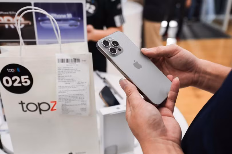 iPhone 16 Pro Max được nhiều người dùng Việt quan tâm (Ảnh: Khánh Vi).