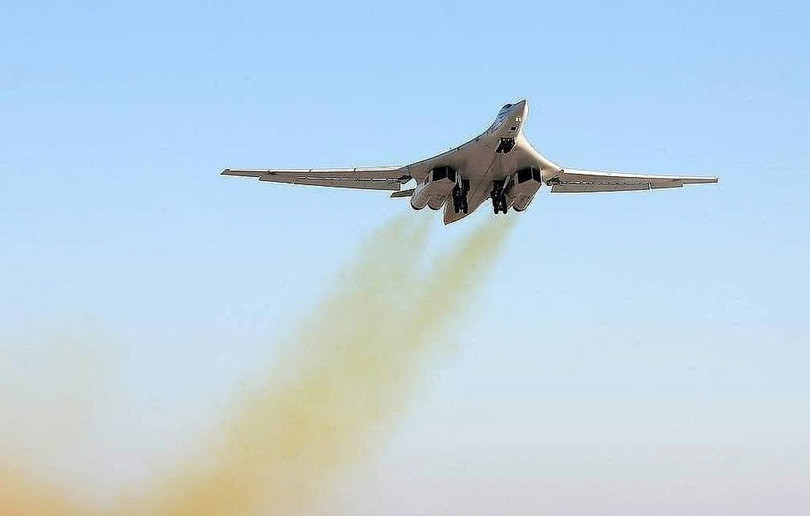Một máy bay Tu-160 của Nga (Ảnh minh họa; TASS). 1.jpg