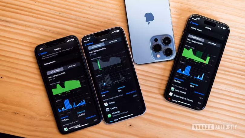 Không có 2 điện thoại pin giống hệt nhau. Sản xuất pin lithium-ion là một quá trình phức tạp. Do đó, dù các công ty hướng đến sự nhất quán trong từng dòng sản phẩm, không thể tránh khỏi những sai lệch nhỏ trong quá trình sản xuất. Điều đó có nghĩa là pin bên trong iPhone 16 của người này không hoàn toàn giống hệt với pin bên trong iPhone 16 của người kia. Vì không thể công bố dung lượng chính xác cho từng máy riêng lẻ, nhà sản xuất sử dụng thuật ngữ dung lượng điển hình (typical capacity) hoặc dung lượng định mức (rated capacity) khi đề cập đến thông số này. Ảnh: Android Authority.