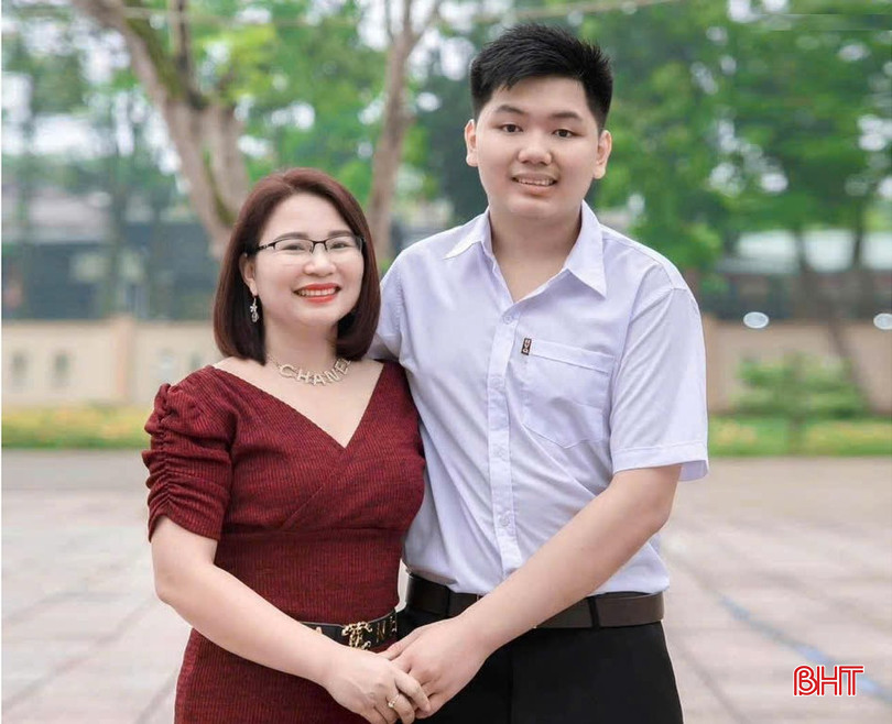 Mẹ luôn là người đồng hành cùng Tuấn Minh trên hành trình chinh phục môn tiếng Anh. bqbht_br_a1.jpg