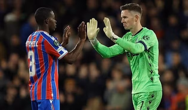 Hàng phòng ngự Crystal Palace để lại dấu ấn nhất định.