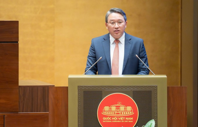 Bộ trưởng Tư pháp Nguyễn Hải Ninh tại Quốc hội. Ảnh: Hoàng Phong