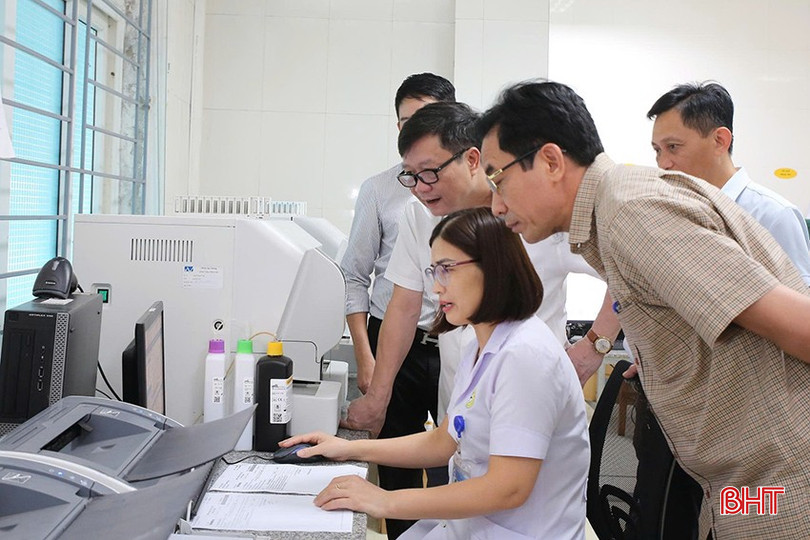 ...kiểm tra việc thực hiện BAĐT tại Khoa Nội - Trung tâm Y tế Hồng Lĩnh. bqbht_br_anh-4.jpg