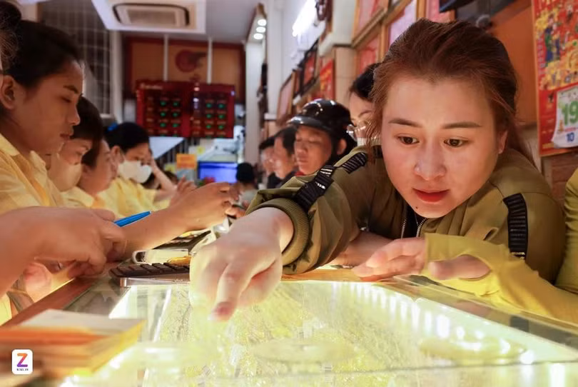 Giá vàng trong nước tăng vọt sau chuỗi 3 ngày đi ngang liên tiếp. Ảnh: Khương Nguyễn.