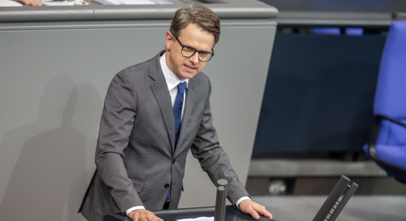 Tổng thư ký CDU Carsten Linnemann bày tỏ ủng hộ quy định độ tuổi nghiêm ngặt với mạng xã hội. Ảnh: Getty Images