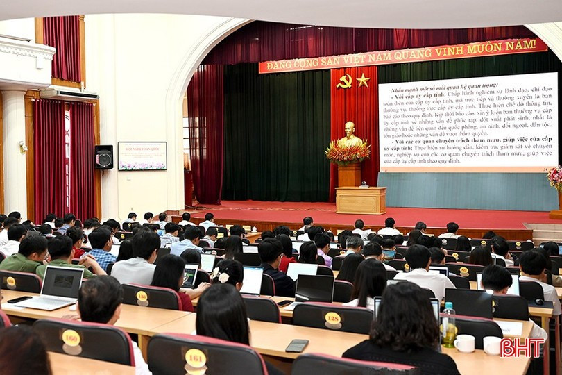 Các cán bộ, công chức, viên chức các cơ quan, đơn vị, địa phương, đoàn thể trong toàn tỉnh được tập huấn chuyên sâu về chuyên môn, nghiệp vụ liên quan thực hiện chính quyền địa phương 2 cấp. 12345.jpg