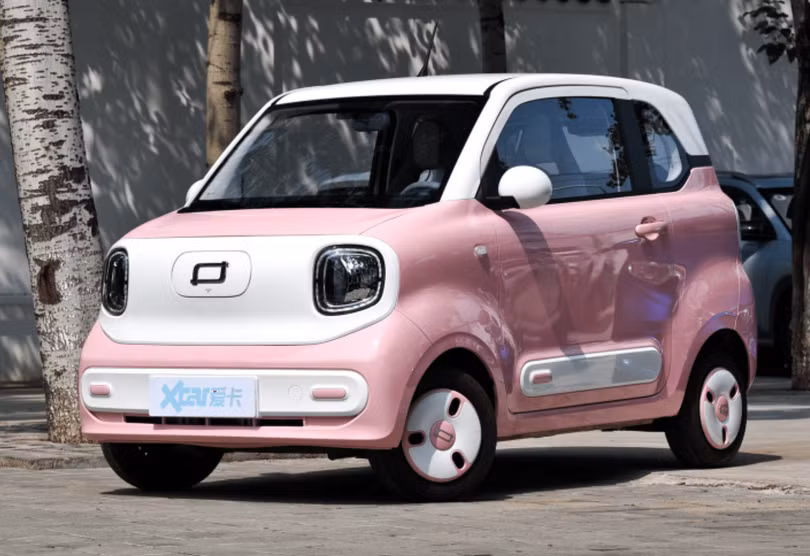 Tại một sự kiện về công nghệ diễn ra ở Hà Nội vào tháng 4, dòng xe Bestune Xiaoma thuộc tập đoàn FAW được trưng bày và hé lộ thông tin ra mắt Việt Nam trong quý III. Nhà phân phối FAW Bestune cho biết xe có giá khoảng 200 triệu đồng, cạnh tranh trực tiếp Wuling miniEV (197-235 triệu) và VinFast VF 3 (299 triệu đồng). Ảnh: CarnewsChina.