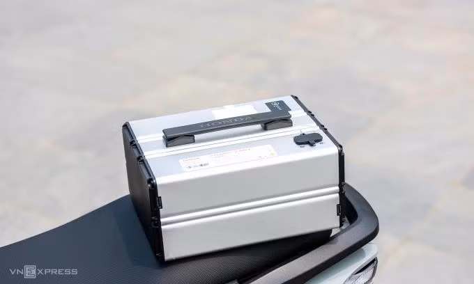 Pin trên xe máy điện Honda ICON E:. Ảnh: Lương Dũng