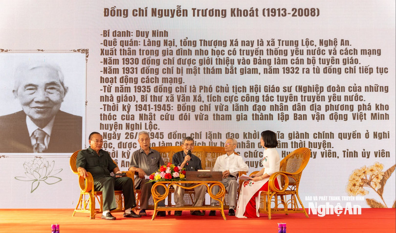 Tọa đàm gặp mặt thân nhân các chiến sĩ Xô viết Nghệ Tĩnh. Ảnh: Minh Quân