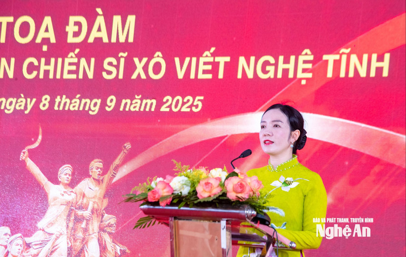 Đồng chí Trần Thị Mỹ Hạnh - Giám đốc Sở Văn hóa - Thể thao và Du lịch tỉnh Nghệ An trình bày diễn văn buổi lễ. Ảnh: Minh Quân