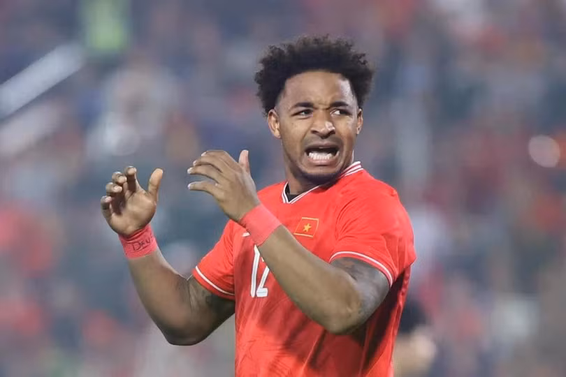 Tuyển Việt Nam tạo sức ép khá lớn về phía khung thành của Thái Lan. Ảnh: Anh Tiến.