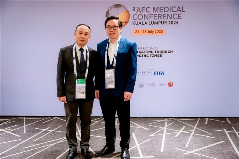 Ông Nguyễn Văn Phú và GS.TS.BS Trần Trung Dũng tại Hội nghị Y học thể thao AFC lần thứ 8 anh-2-1.jpg