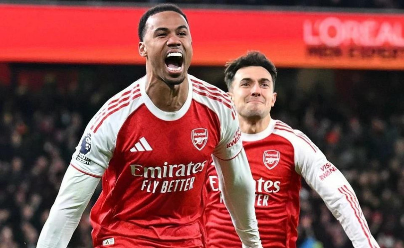 Arsenal giữ vững ngôi đầu.