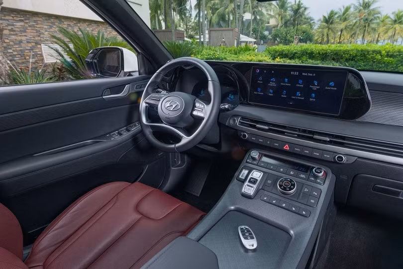 Mẫu xe của thương hiệu Hàn Quốc có tùy chọn 6 chỗ hoặc 7 chỗ ngồi (Ảnh: TC Motor).