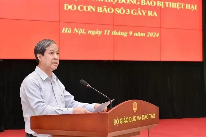 Bộ trưởng Nguyễn Kim Sơn thông tin về số giáo viên, học sinh tử vong do bão lũ. Ảnh: Moet. Bộ trưởng Nguyễn Kim Sơn thông tin về số giáo viên, học sinh tử vong do bão lũ. Ảnh: Moet.