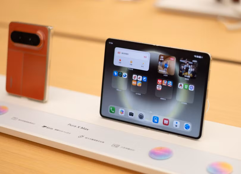 iPhone gập được cho là thiết kế giống Huawei Pura Max, có thể xuất hiện vào cuối năm nay. Ảnh: Xuân Sang.