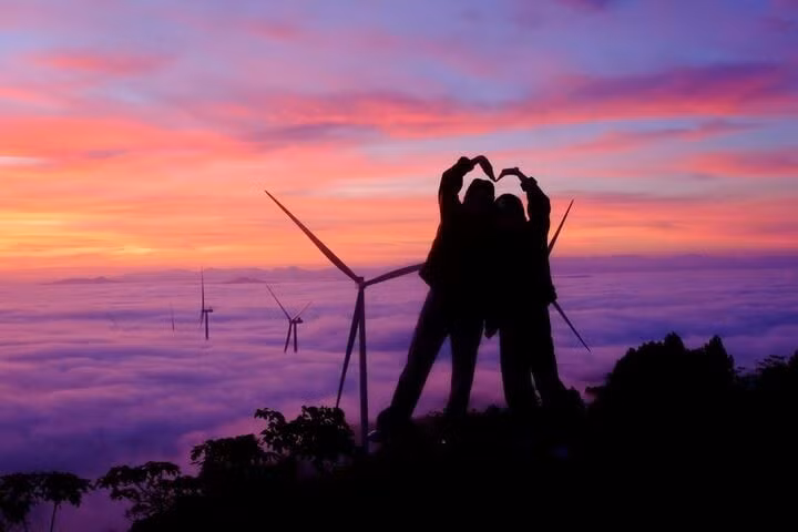 Cánh đồng điện gió là nơi không thể bỏ qua ở Khe Sanh. (Ảnh: Đỗ Ly)