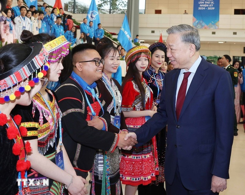 Tổng Bí thư Tô Lâm với các đại biểu dự Phiên trọng thể Đại hội IX Hội Liên hiệp Thanh niên Việt Nam. (Ảnh: TTXVN)