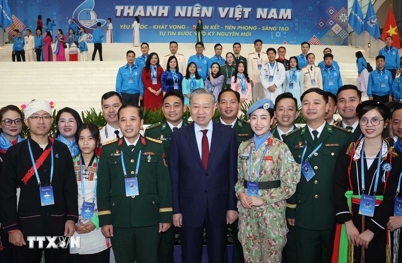 Tổng Bí thư Tô Lâm với các đại biểu dự Phiên trọng thể Đại hội IX Hội Liên hiệp Thanh niên Việt Nam.