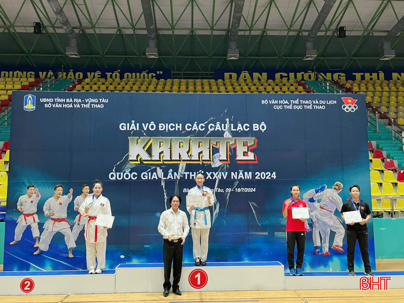 VĐV Hoàng Thị Mỹ Tâm giành HCV kumite cá nhân nữ, hạng cân 62 kg, lứa tuổi trên 18 451760260_1964706010654293_6327409282284138825_n.jpg