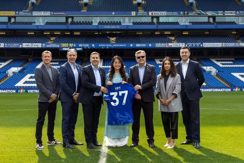 FPT ký kết tài trợ cho Chelsea. Ảnh: FPT.