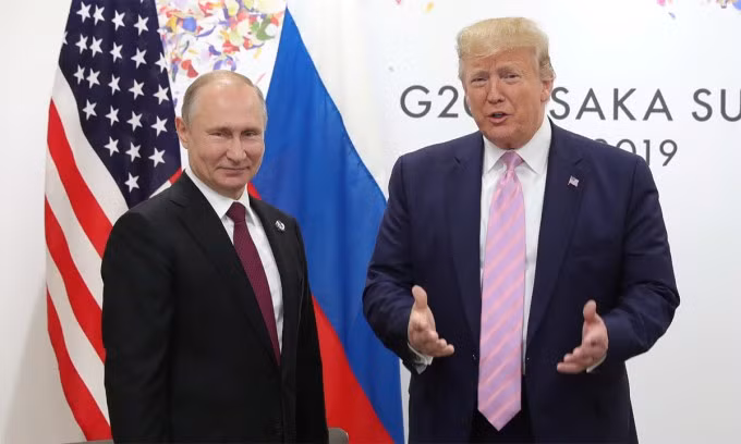 Tổng thống Nga Vladimir Putin và Tổng thống Mỹ Donald Trump tại Osaka, Nhật Bản tháng 6/2019. Ảnh: Reuters