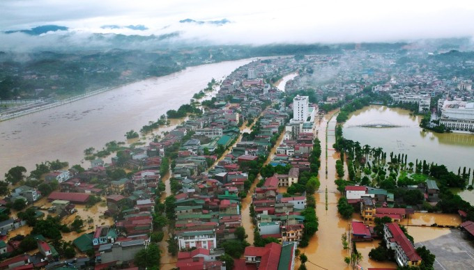 Phường Yên Bái, tỉnh Lào Cai chìm trong biển nước. Ảnh: Đình Ngọc Phường Yên Bái, tỉnh Lào Cai chìm trong biển nước. Ảnh: Đình Ngọc