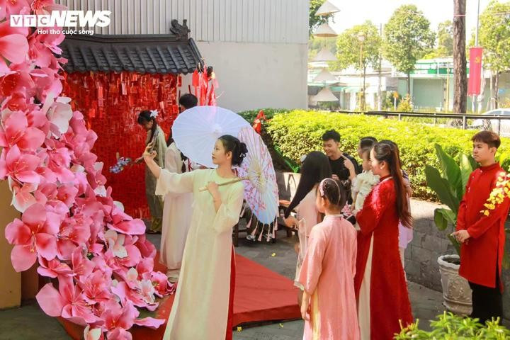 Chỉ đến Tết Nguyên đán Quý Sửu 2033, ngày 30 Tết mới xuất hiện trở lại. (Ảnh minh họa: Thy Huệ)