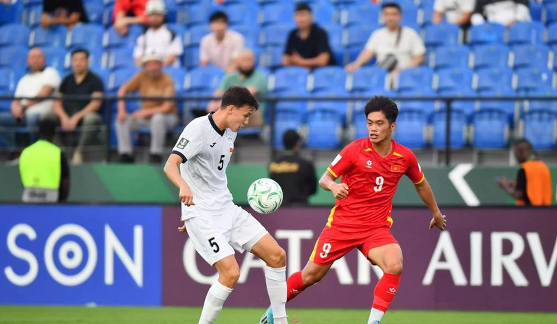 HLV Kim Sang Sik sẽ giữ đội hình mạnh nhất đấu U23 Saudi Arabia, Quốc Việt (9) ít có cơ hội đác chính.Ảnh: AFC