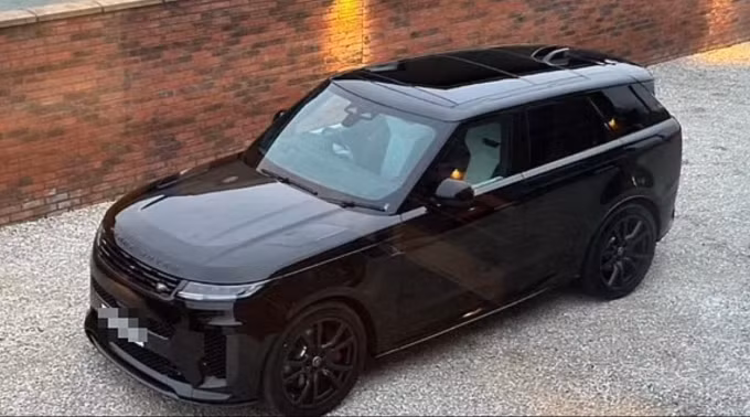 Chiếc xe Range Rover trị giá 5,7 tỷ đồng của John trước khi bị đánh cắp. Ảnh: DailyMail