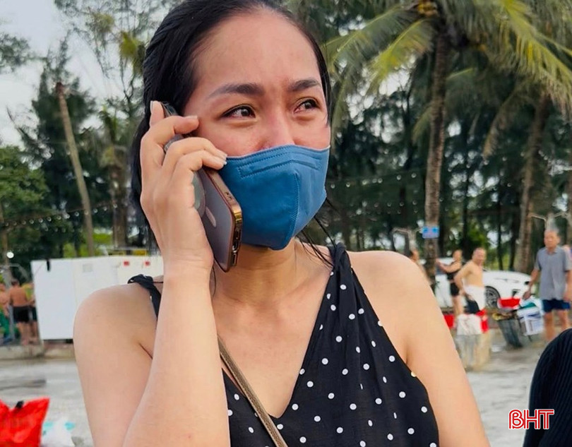 Vợ anh Nguyễn Thanh Tùng vui mừng khi 2 bố con được cứu sống. bqbht_br_515440201-1399667195496479-4650264448592167585-n.jpg