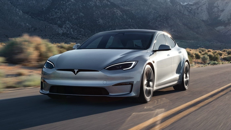 Tesla Model S có giá khởi điểm khoảng 3,8 tỷ đồng nếu về Việt Nam. Ảnh: Car and Driver. Tesla Model S có giá khởi điểm khoảng 3,8 tỷ đồng nếu về Việt Nam. Ảnh: Car and Driver.