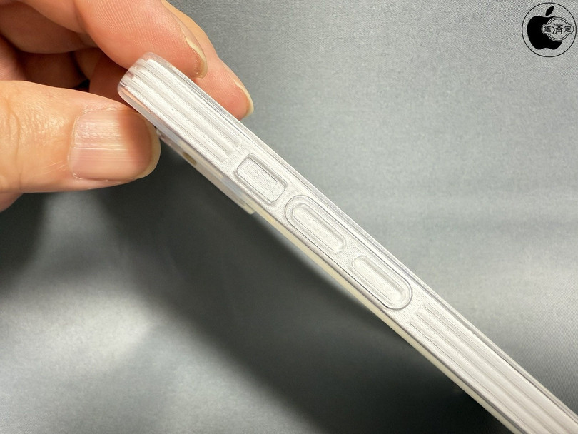 Trang tin lưu ý cần gạt chuông trên mô hình dường như nhỏ hơn một chút so với iPhone 14, dù nút âm lượng và nút nguồn gần giống nhau.