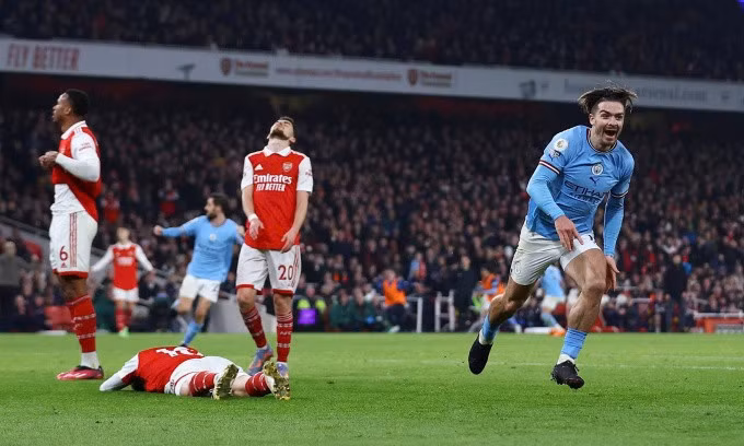 Cầu thủ Man City (áo xanh) mừng trong trận thắng Arsenal ở Ngoại hạng Anh trên sân Emirates, thành phố London, tối 15/2/2023. Ảnh: Reuters.
