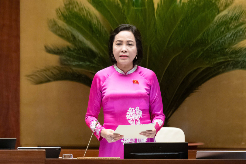 Phó Chủ tịch Quốc hội Nguyễn Thị Thanh điều hành phiên họp. Ảnh: Hồ Long 202505070821502660-z6575964021445-6cd2827840169f9e64c1df1e38ca067f.jpg