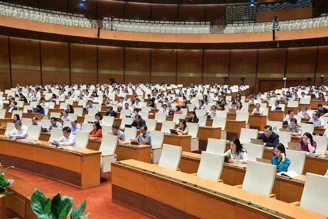 Quang cảnh phiên họp