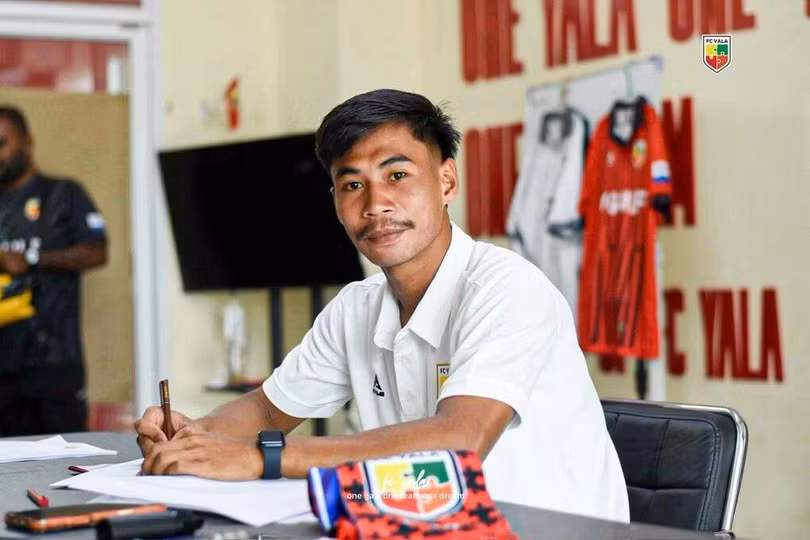 Safwan Awae ký hợp đồng với Yala FC vào ngày 29/7/2026. Ảnh: Yala FC