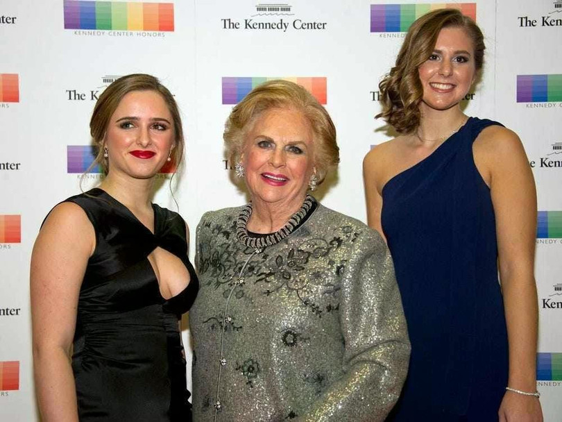 Frank Mars bắt đầu bán kẹo vào năm 1902, sau đó sáng lập doanh nghiệp nổi tiếng với các thương hiệu như M&amp;M’s, Milky Way và Snickers. Dù các sản phẩm chăm sóc thú cưng chiếm một nửa doanh thu gần 45 tỷ USD, công ty vẫn được sở hữu và điều hành chặt chẽ bởi gia đình Mars. Thương vụ mua lại công ty thực phẩm Kellanova trị giá 35,9 tỷ USD của Mars dự kiến sẽ hoàn tất vào năm tới. Ảnh: BI.