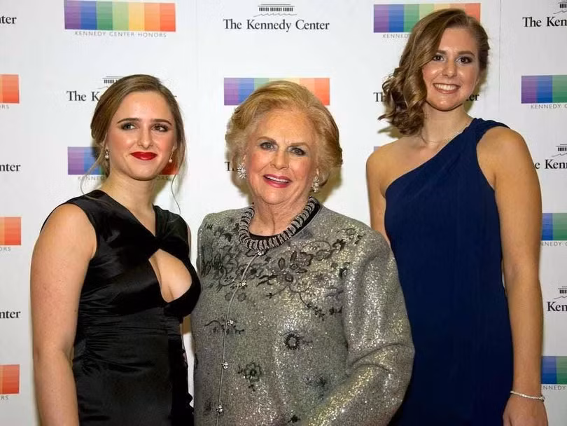 Frank Mars bắt đầu bán kẹo vào năm 1902, sau đó sáng lập doanh nghiệp nổi tiếng với các thương hiệu như M&amp;M’s, Milky Way và Snickers. Dù các sản phẩm chăm sóc thú cưng chiếm một nửa doanh thu gần 45 tỷ USD, công ty vẫn được sở hữu và điều hành chặt chẽ bởi gia đình Mars. Thương vụ mua lại công ty thực phẩm Kellanova trị giá 35,9 tỷ USD của Mars dự kiến sẽ hoàn tất vào năm tới. Ảnh: BI.