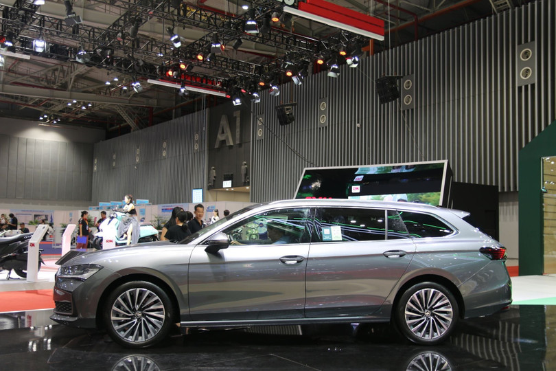 Sau dịp Lễ 30/4 - 1/5, thị trường ôtô Việt hứa hẹn trở nên sôi động hơn với sự gia nhập của nhiều mẫu xe &quot;lạ mà quen&quot;. Trong đó, 2 cái tên Hàn Quốc dự kiến gây sức nóng khi được thay đổi thiết kế.