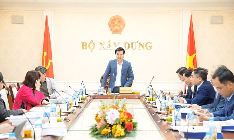 Thứ trưởng Bộ Xây dựng Nguyễn Tường Văn chủ trì hội nghị.