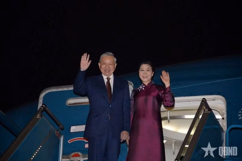 Tổng Bí thư, Chủ tịch nước Tô Lâm và phu nhân rời Thủ đô Hà Nội, lên đường thăm cấp nhà nước đến Trung Quốc. Ảnh: PHẠM KIÊN