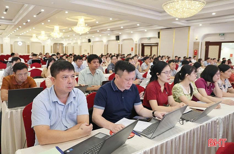 Đông đảo cán bộ, công chức, viên chức ngành NN&MT tham dự lớp tập huấn. bqbht_br_z6889899399116-348970b18e7d4f9d3e5e20078b3801d0.jpg