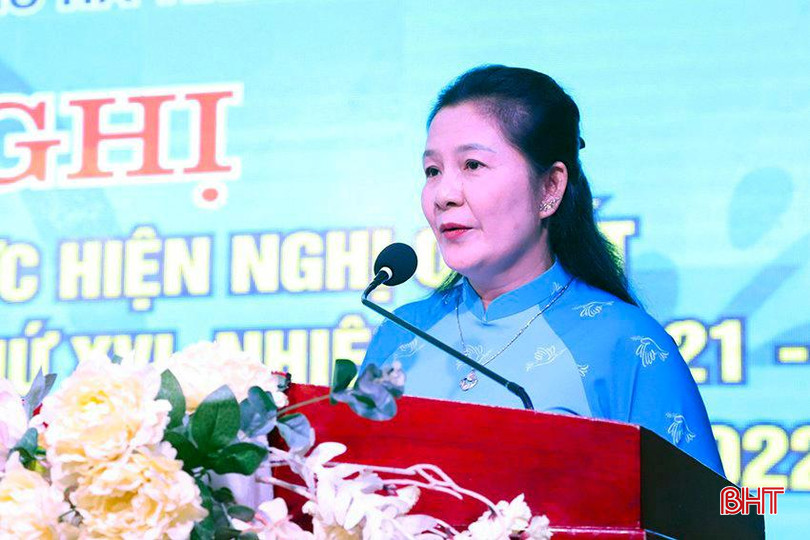 Chủ tịch Hội LHPN huyện Kỳ Anh Phạm Thị Hương chia sẻ kinh nghiệm hoạt động công tác hội tại địa phương. 11889ec6289b8dc5d48a.jpg