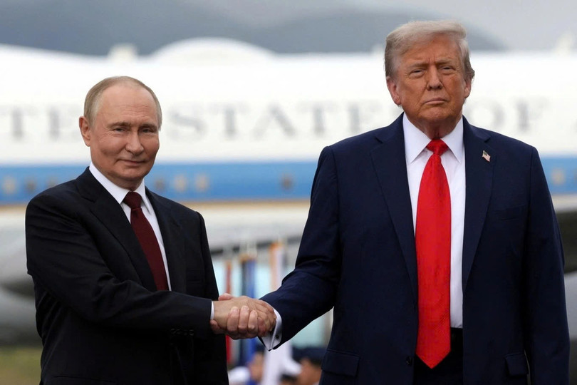 Tổng thống Nga Vladimir Putin và Tổng thống Mỹ Donald Trump trong cuộc gặp tại Alaska (Ảnh: Reuters). z6951627885447-2bf8ce23c7b18b5087fb6cfd13c1fbc3.jpg